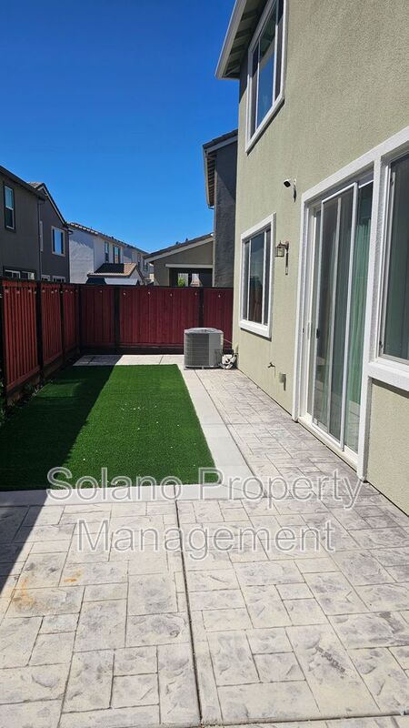 Building Photo - 1317 Essence Ln