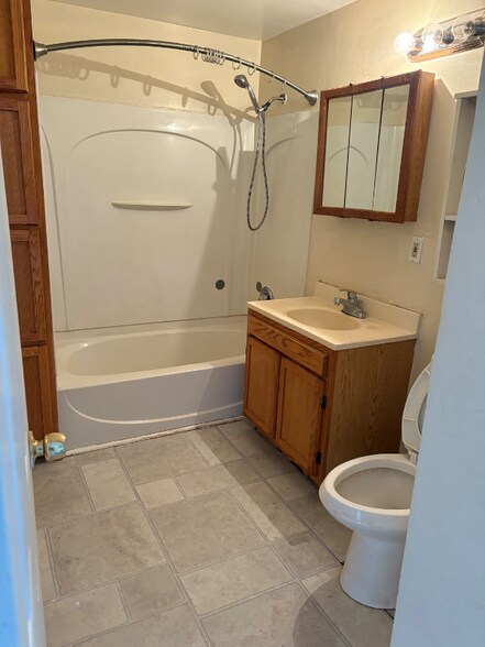 Building Photo - 2115 Alvin St