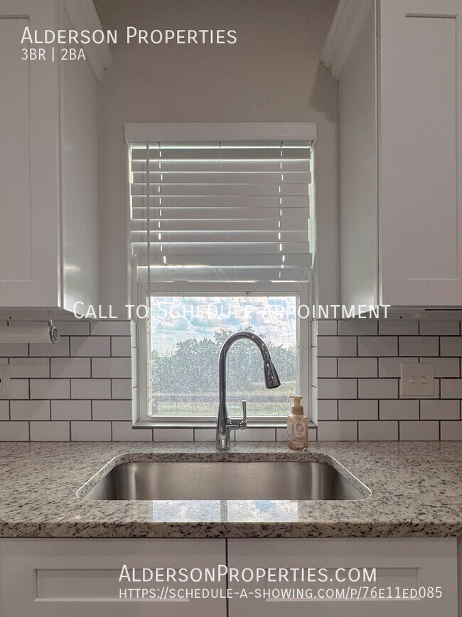 Building Photo - 2410 Golf-