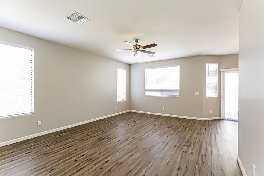 Building Photo - 9032 W Preston Ln