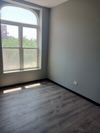 Building Photo - 2210 W Warren Blvd