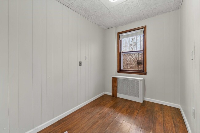 Building Photo - 37 Pearsall Ave