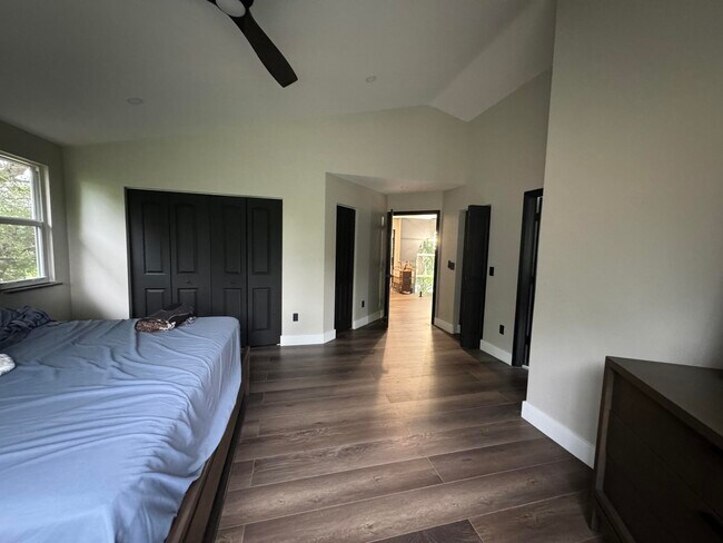 Building Photo - 10366 Buena Ventura Dr