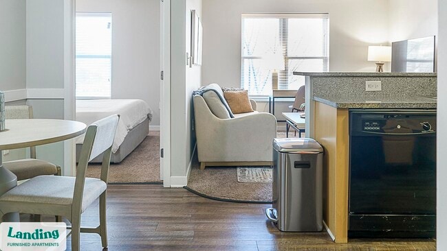 Building Photo - 335 W 9th St