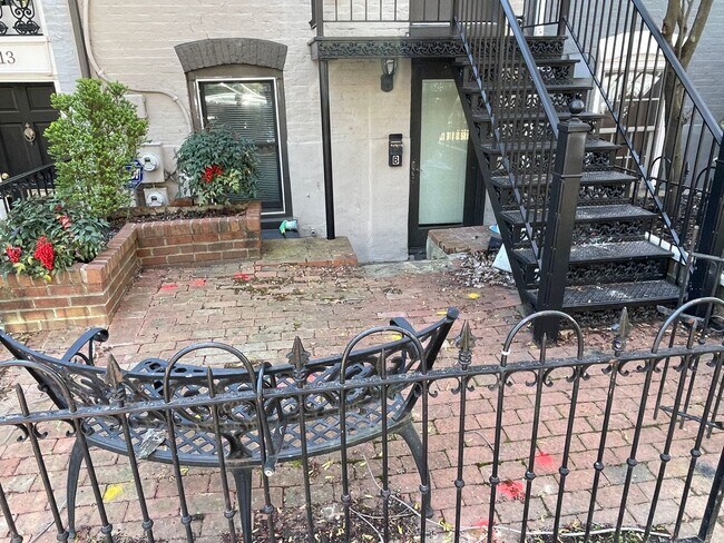 Building Photo - Fully Furnished English Basement near Capitol Hill
