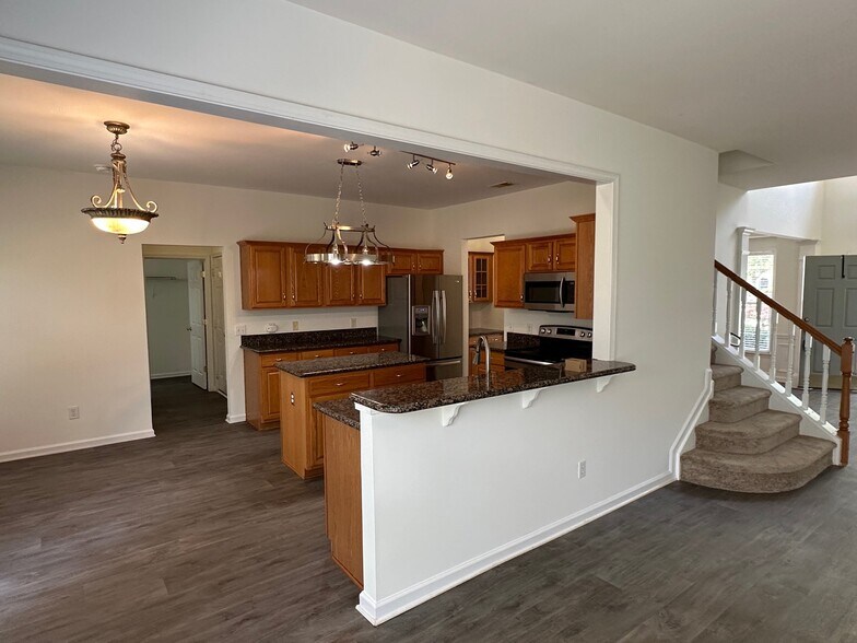 Building Photo - 7811 Noland Woods Dr