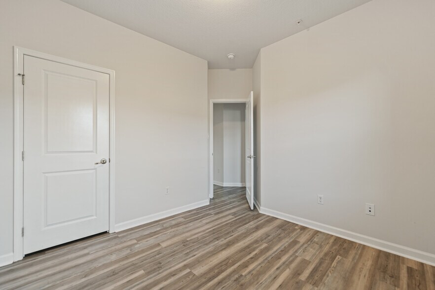 Building Photo - 407 Fairmont Dr