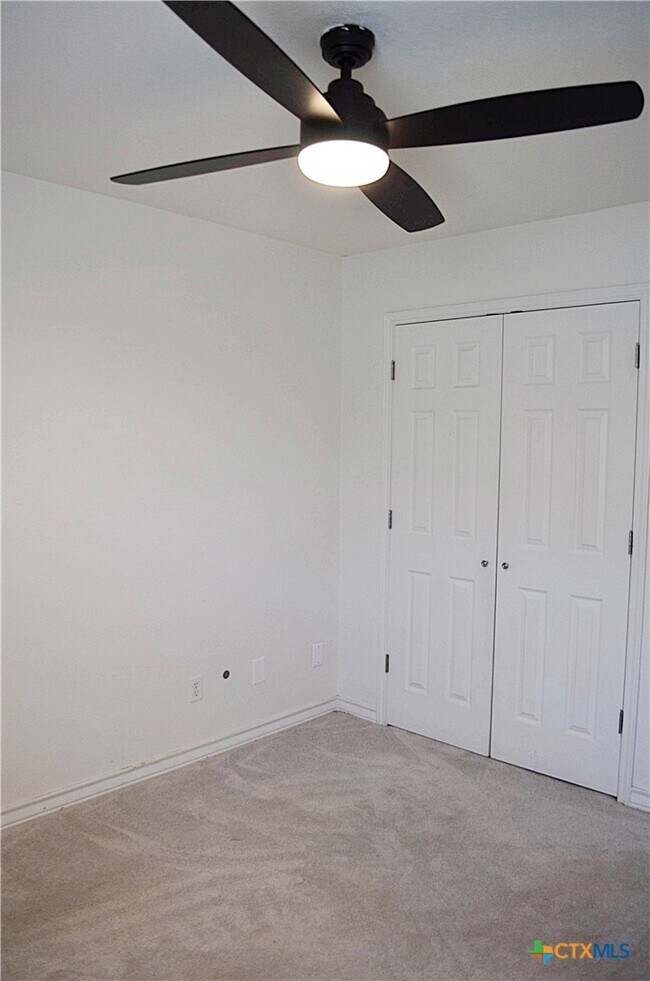 Building Photo - 2105 Merle Dr