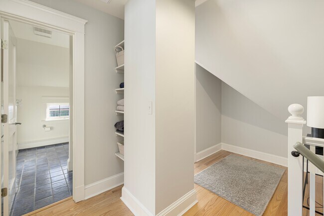 Building Photo - 68 Sachuest Way