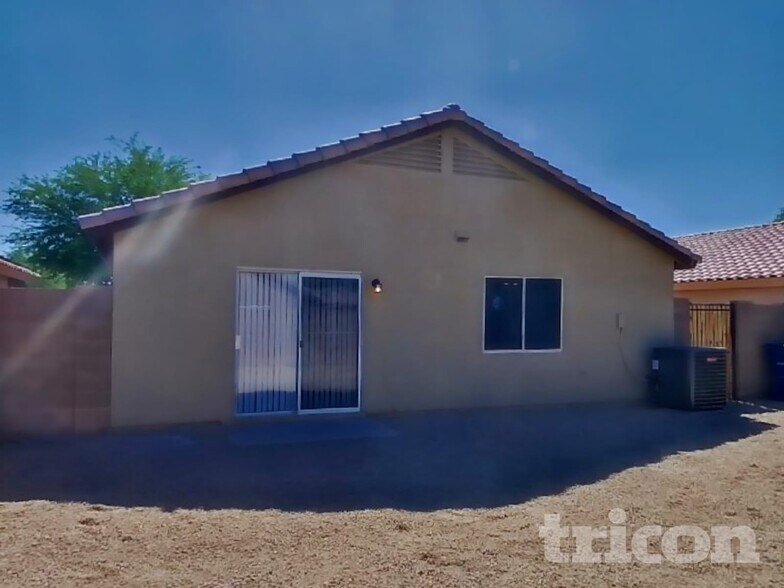 Building Photo - 12306 N Palm St