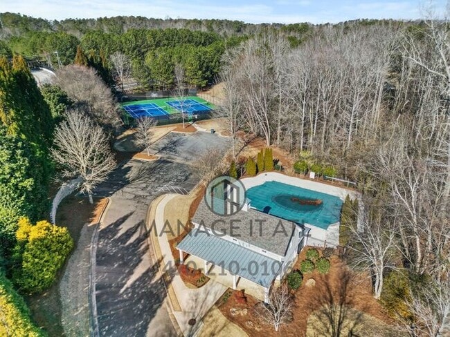 Building Photo - Fabulous 5-bedroom house with modern ameni...