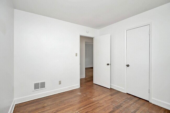 Building Photo - 4401 Ridgeley Dr