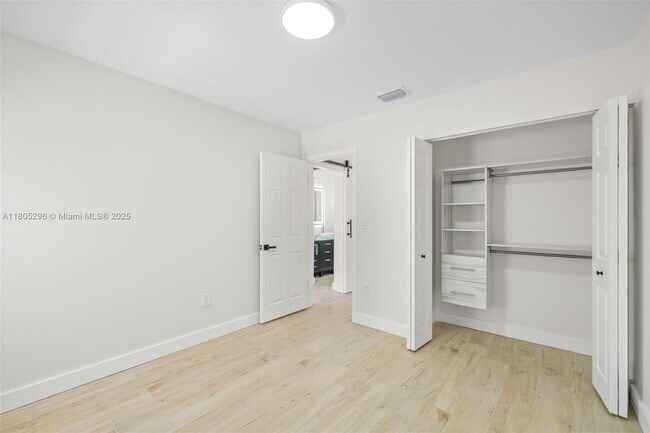 Building Photo - 11600 SW 33rd Terrace