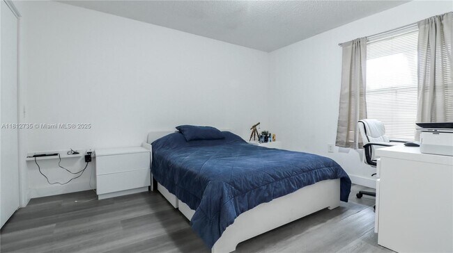 Building Photo - 10371 SW 150th Pl