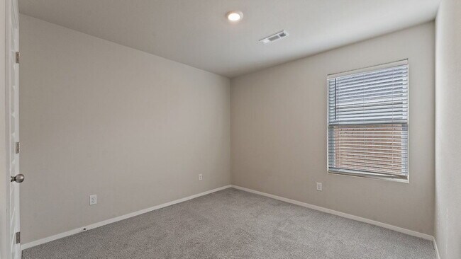 Building Photo - 2525 E Fox Mdw St