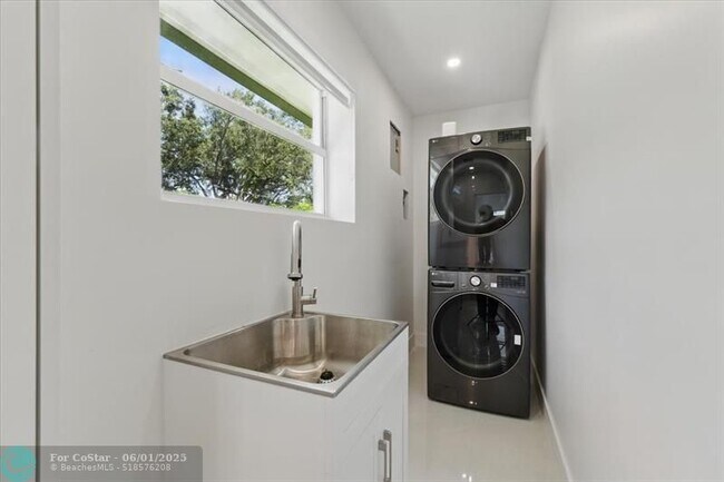 Building Photo - 7860 SW 158th Terrace