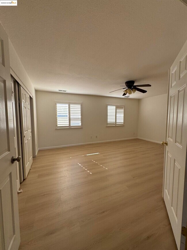 Building Photo - 4558 Mirror Ct