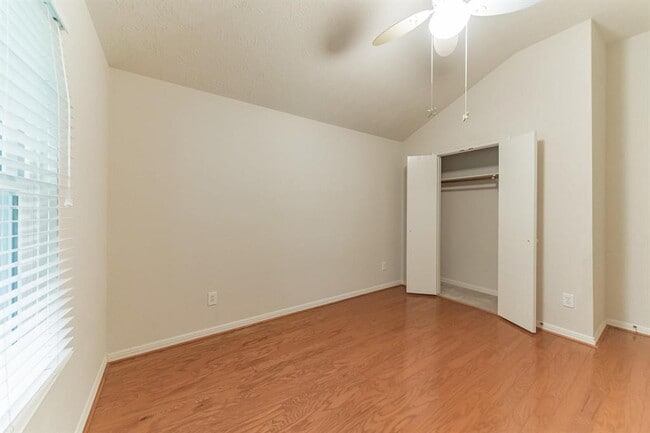 Building Photo - 519 Mesquite Dr