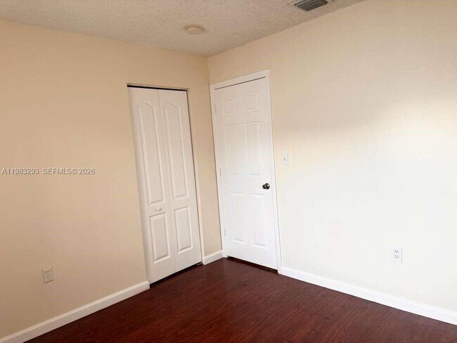 Building Photo - 14051 SW 120th Ct