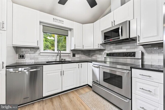 Building Photo - 8110 Springfield Village Dr