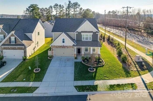 Building Photo - 6299 Artigas Dr