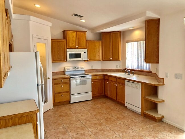 Building Photo - Great Home 3 Bedroom Home in Beautiful Nei...