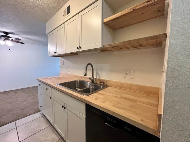 Building Photo - 140 E Highline Cir