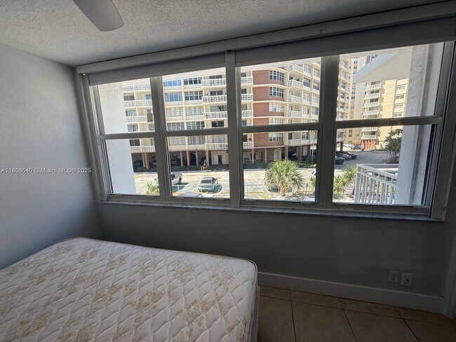 Building Photo - 1801 S Ocean Dr