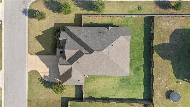 Building Photo - 532 Stone River Dr