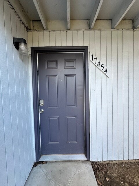 Building Photo - 1 - Bedroom Apartment, Corner Unit, Downstairs, Near Transportation