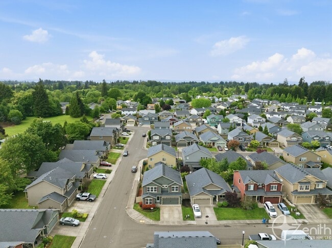 Building Photo - 10406 NE 69th Ave