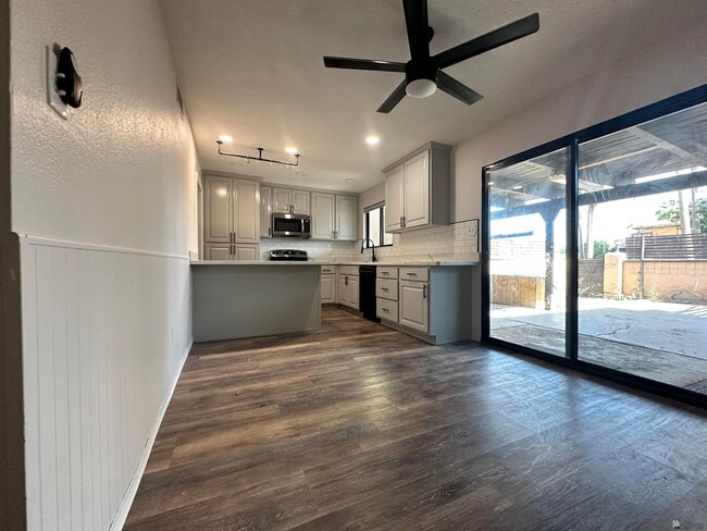 Building Photo - 2490 W Yowell Ct