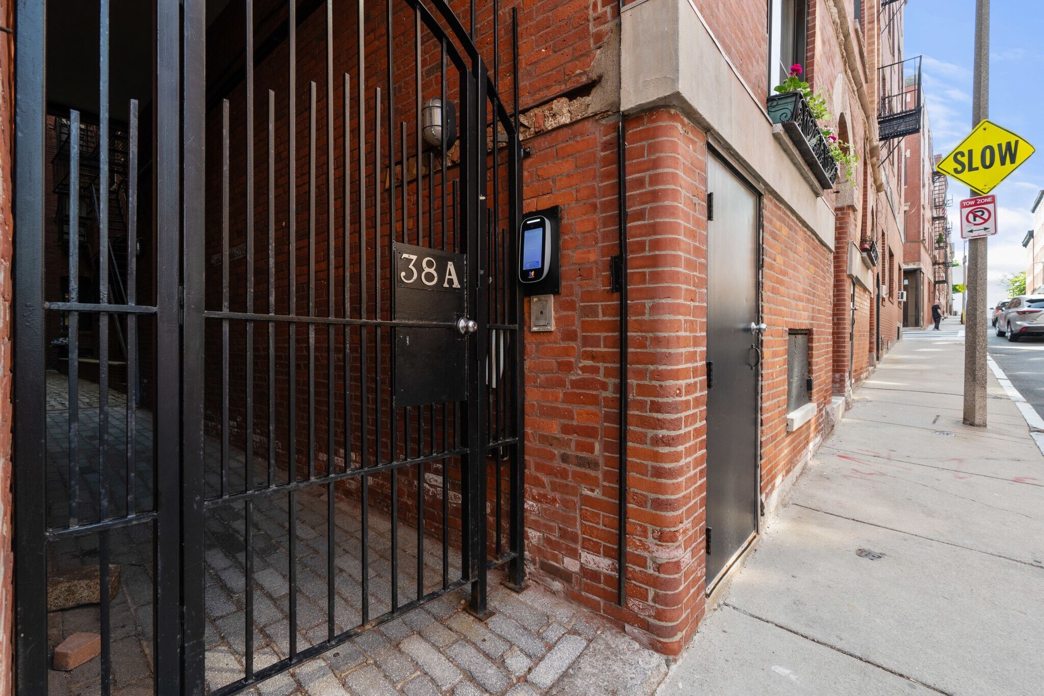 Building Photo - 38A Charter St