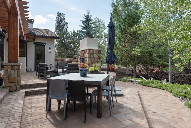 Building Photo - Stunning Furnished Estate in Pronghorn