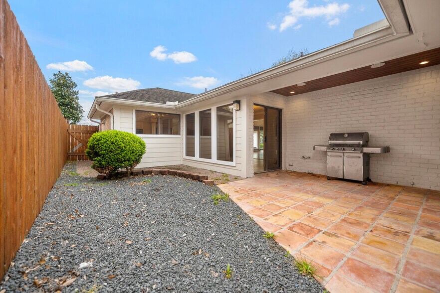 Building Photo - 534 Fox Briar Ln