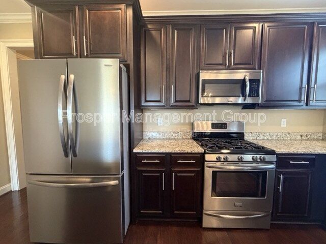 Building Photo - 11 Shadwell St