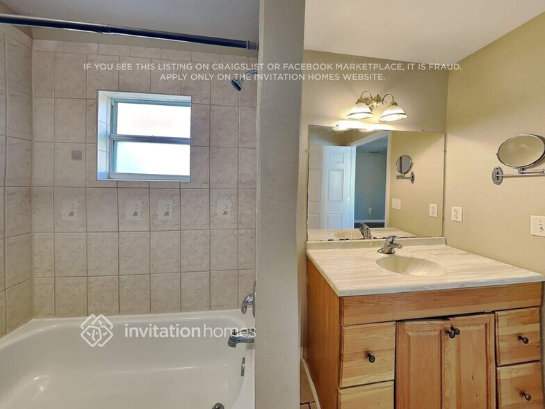 Building Photo - 2401 Granada Cir E