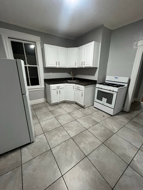 Building Photo - 591 15th Ave