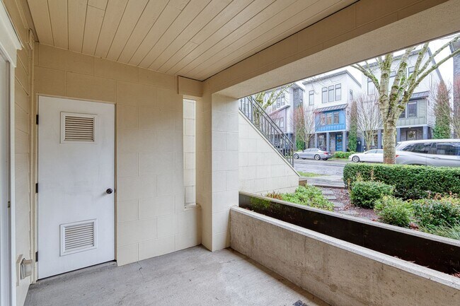 Building Photo - Luxury 3-bedroom, 3.5 Bath Row Home for Rent in Villebois Village Center