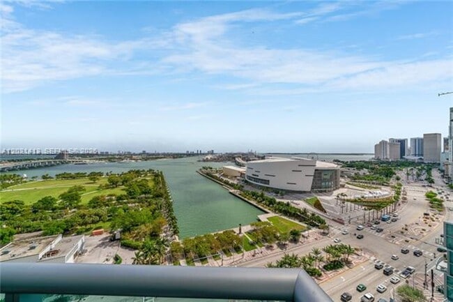 Building Photo - 900 Biscayne Blvd