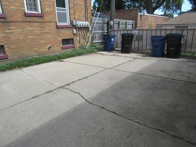 Building Photo - 2615 Taylor Ave