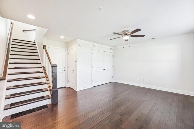 Building Photo - 4709 Van Buren St