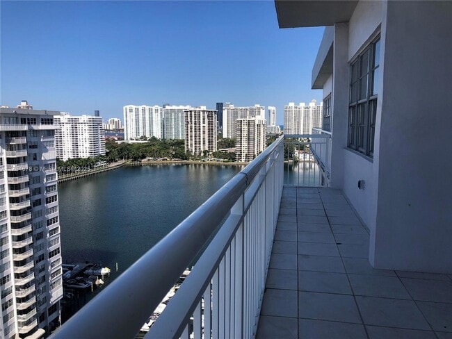 Building Photo - 18041 Biscayne Blvd