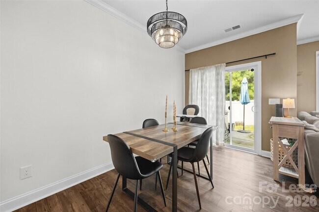 Building Photo - 616 Altamonte Dr