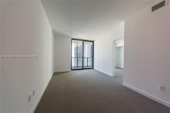 Building Photo - 501 NE 31st St