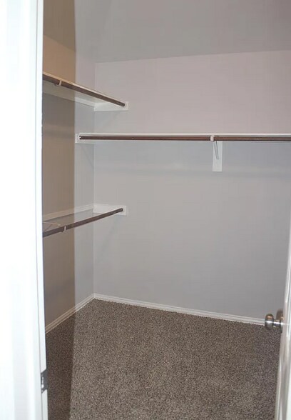 Building Photo - 2616 Cascade Cove Dr