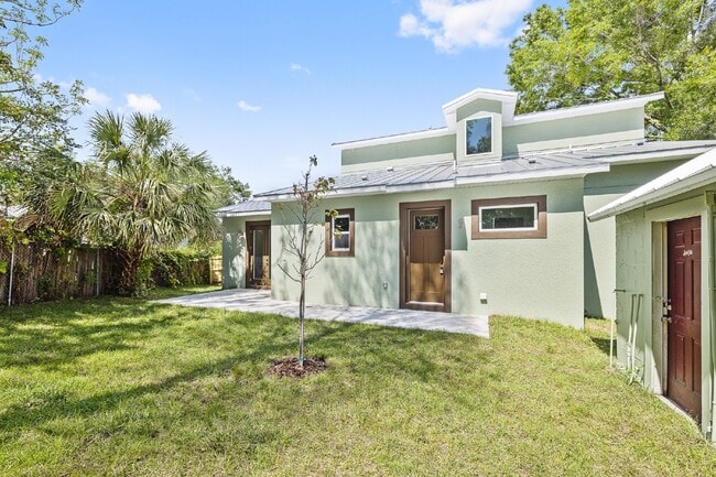Building Photo - MODERN 4-BEDROOM TAMPA HOME | BUILT 2023 | FENCED YARD | PET FRIENDLY