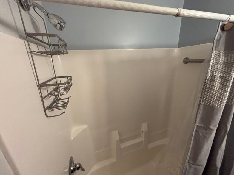 Building Photo - 105 W Florida Ave