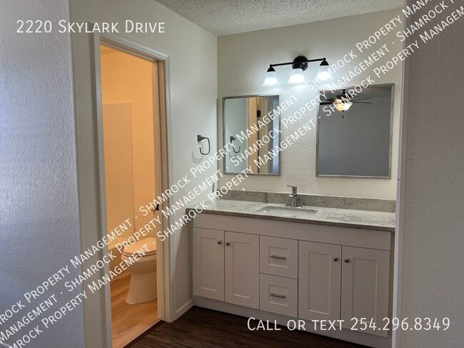 Building Photo - Great Location off Panther Way
