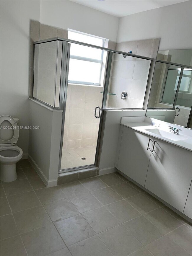 Building Photo - 2679 SE 25th Ter